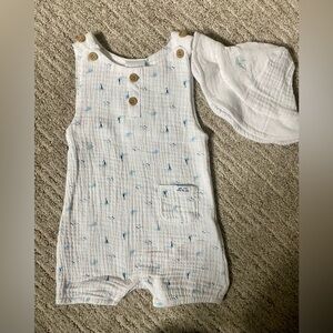 Baby Muslin Romper and Sun Hat Set - White with Light Blue Sailboat Print